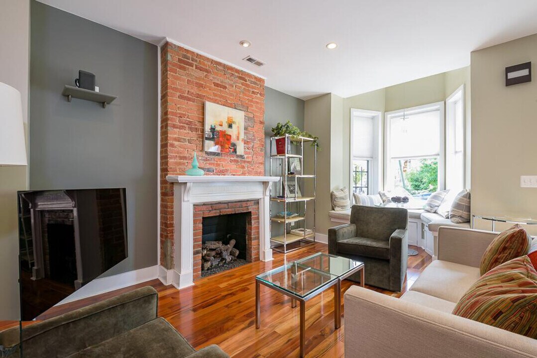 401 Constitution Ave NE in Washington, DC - Building Photo