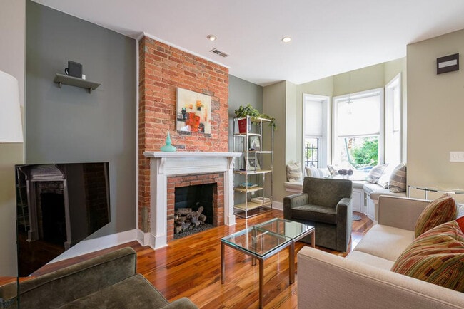 401 Constitution Ave NE