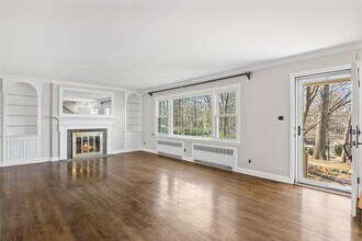16 Russet Ln in Halesite, NY - Building Photo - Building Photo