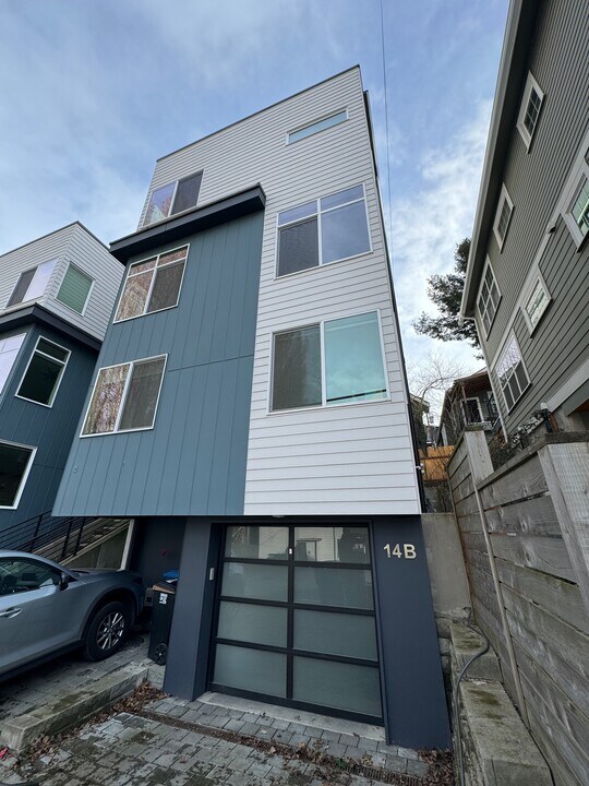 14 Etruria St, Unit B in Seattle, WA - Foto de edificio