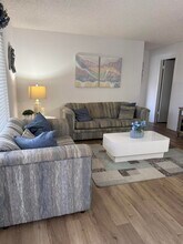 133 Lake Pine Cir in Greenacres, FL - Building Photo - Building Photo