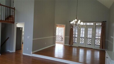 3885 Waterford Dr in Suwanee, GA - Building Photo - Building Photo