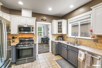 1511 N Juniper Pl in Canby, OR - Building Photo - Building Photo