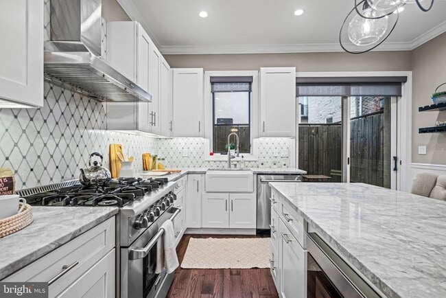property at 854 S Front St