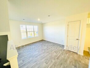 860 Briar Gln Ct in Hampshire, IL - Building Photo - Building Photo