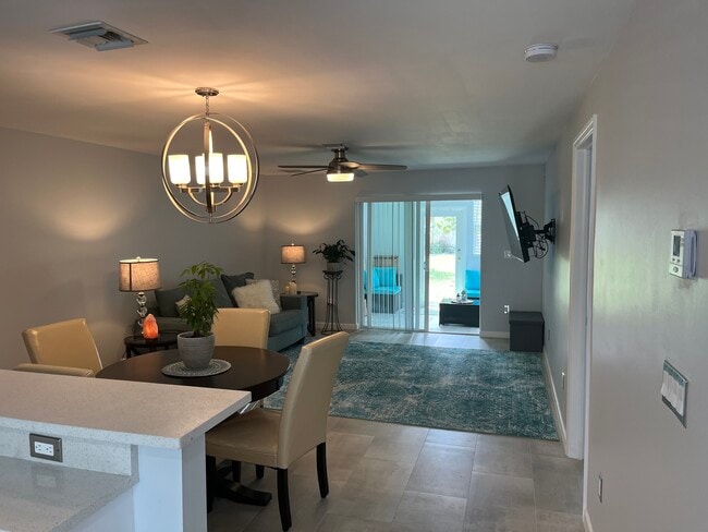 401 SW Natura Ave, Unit C in Deerfield Beach, FL - Building Photo - Building Photo