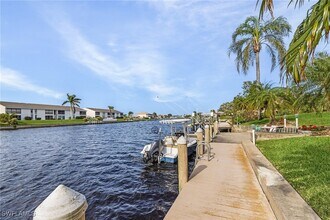 4012 SE 12th Ave in Cape Coral, FL - Building Photo - Building Photo