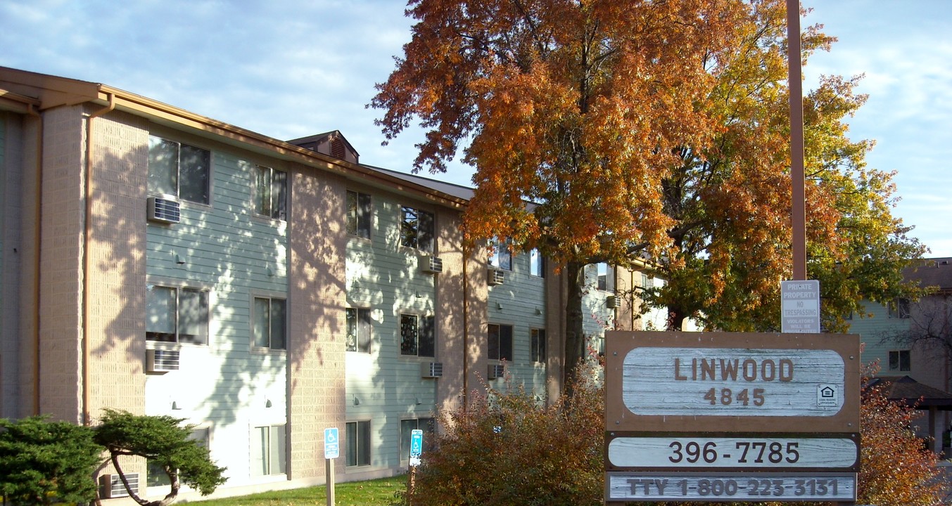 Linwood Apartments in Cedar Rapids, IA - Building Photo