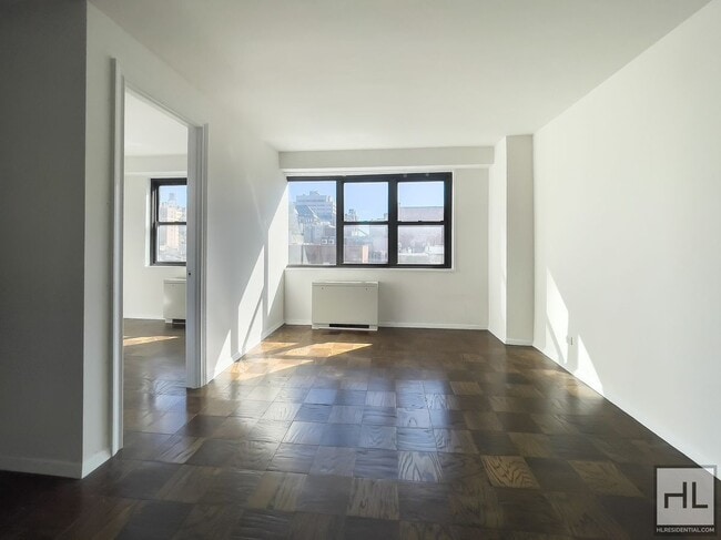 E 16 ST in New York, NY - Building Photo - Building Photo
