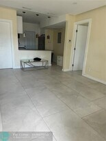 2201 Greene St. in Hollywood, FL - Building Photo