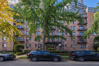 The Warwick in Forest Hills, NY - Building Photo - Building Photo