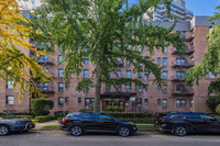 The Warwick in Forest Hills, NY - Foto de edificio - Building Photo