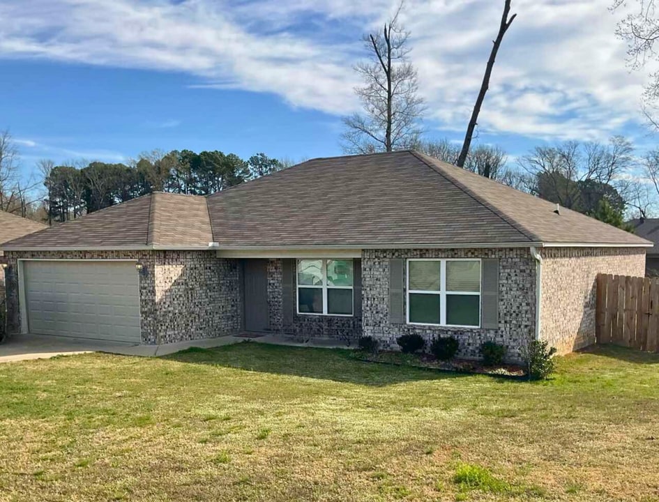 15 Bristol Dr in Cabot, AR - Building Photo