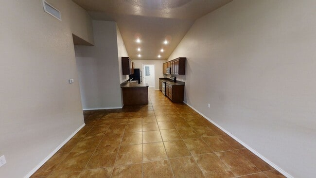 1105 W 15th St in Portales, NM - Building Photo - Building Photo