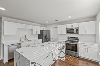 10003 Silver Park in San Antonio, TX - Building Photo - Building Photo