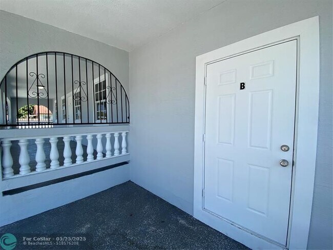 2250 NW 103rd St-Unit -B in Miami, FL - Building Photo - Building Photo