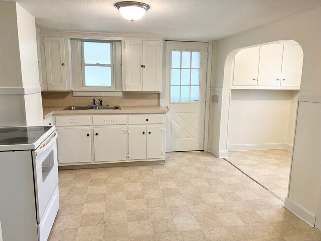 565 E Main St