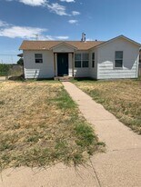 1812 W 17th Ln in Portales, NM - Building Photo