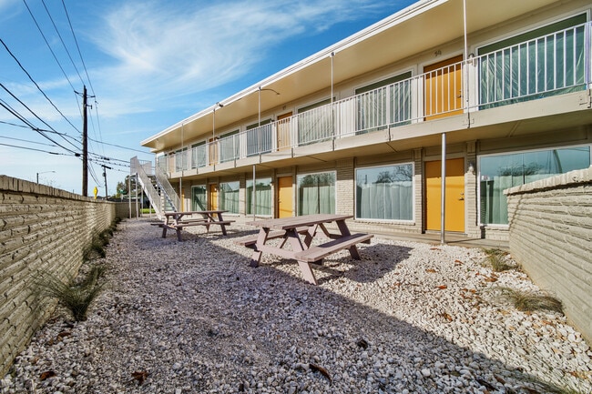 Boutique Living Near University of Houston