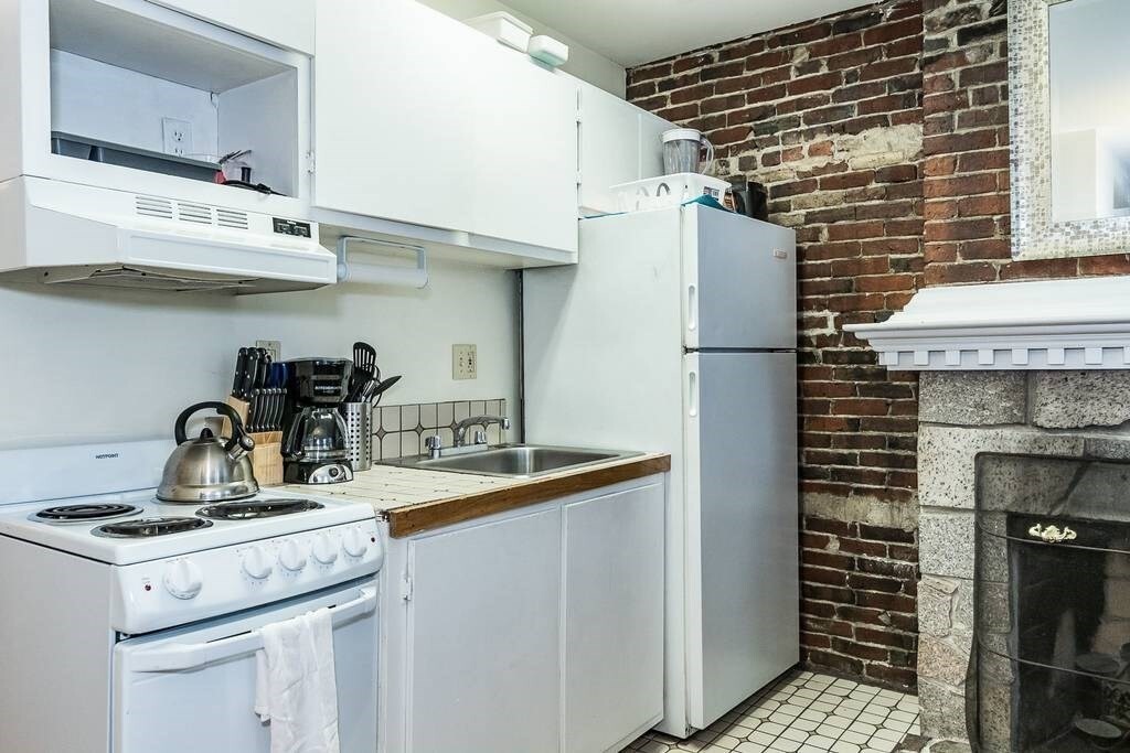 39 Grove St in Boston, MA - Building Photo