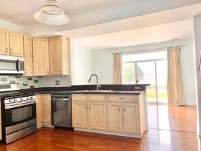 2243 Flagstone Ln in Carpentersville, IL - Building Photo - Building Photo