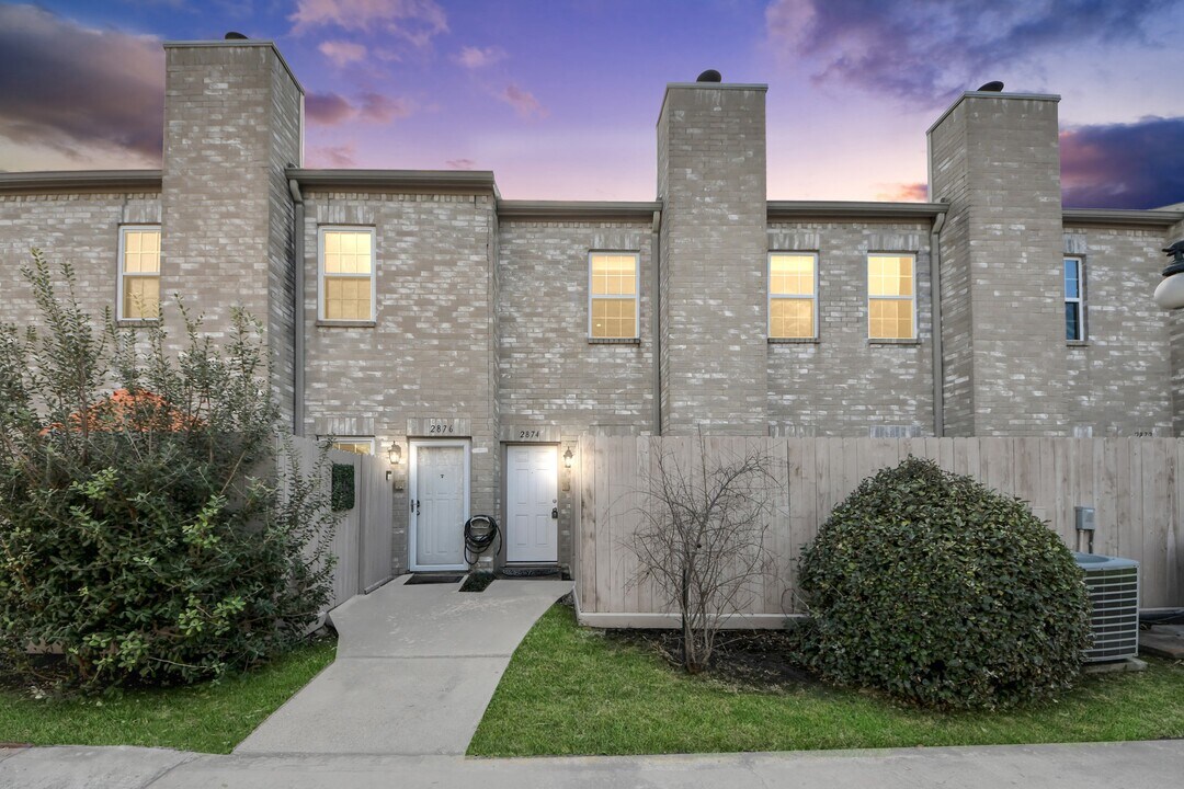 2874 Holly Hall St in Houston, TX - Building Photo