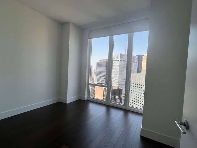 property at 222 E 44th St