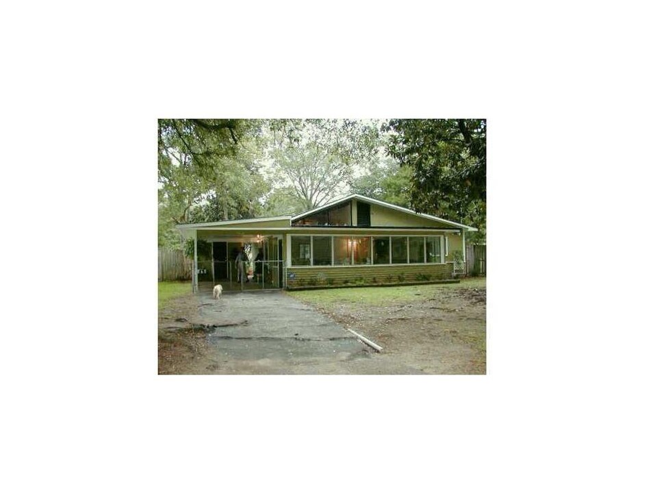 2514 Pineway Dr S in Mobile, AL - Building Photo