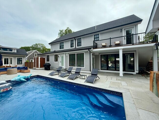 14 Bernard Cir in Tisbury, MA - Building Photo - Building Photo