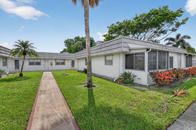 94 Valencia C in Delray Beach, FL - Building Photo - Building Photo