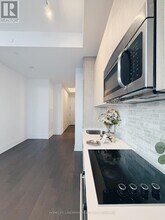 50 Charles St E in Toronto, ON - Building Photo - Building Photo