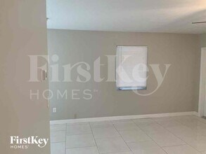 1410 NE 43rd Ct in Pompano Beach, FL - Foto de edificio - Building Photo