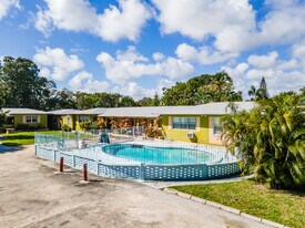 2230 Fillmore St in Hollywood, FL - Building Photo