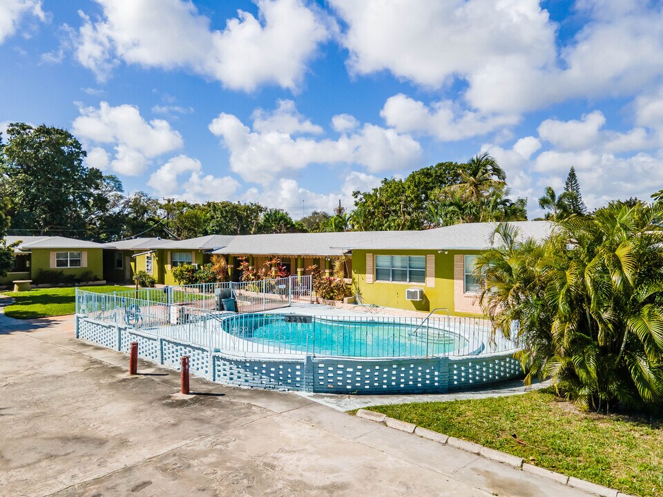 2230 Fillmore St in Hollywood, FL - Foto de edificio