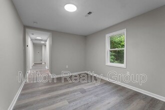 602 Ross Rd in Lillington, NC - Foto de edificio - Building Photo