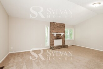 1049 Pineborough Rd in Charlotte, NC - Building Photo - Building Photo
