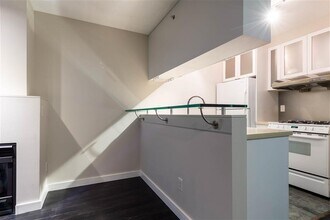1003 Burnaby St in Vancouver, BC - Building Photo - Building Photo