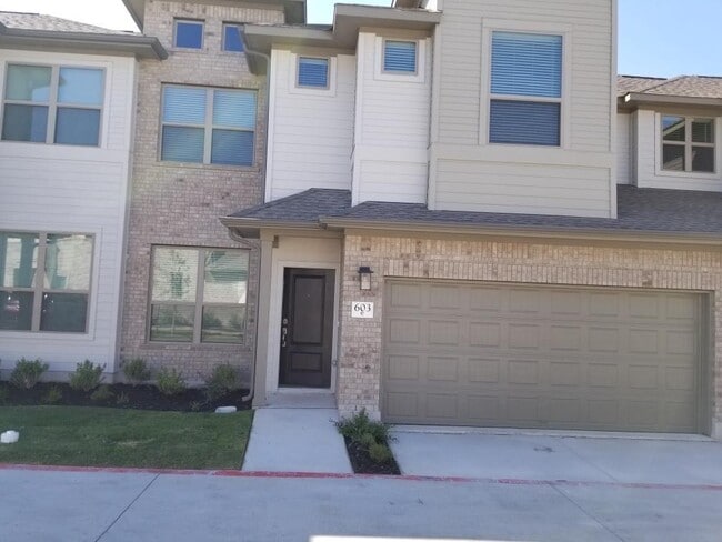 property at 2500 Forest Creek Dr