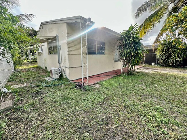 6154 Flagler St in Hollywood, FL - Building Photo - Building Photo
