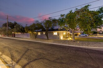 1422 W Orange Dr in Phoenix, AZ - Foto de edificio - Building Photo