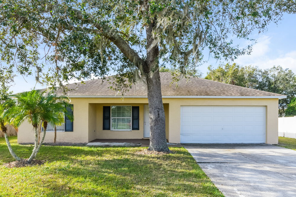 449 Cardinal Ct in Kissimmee, FL - Foto de edificio