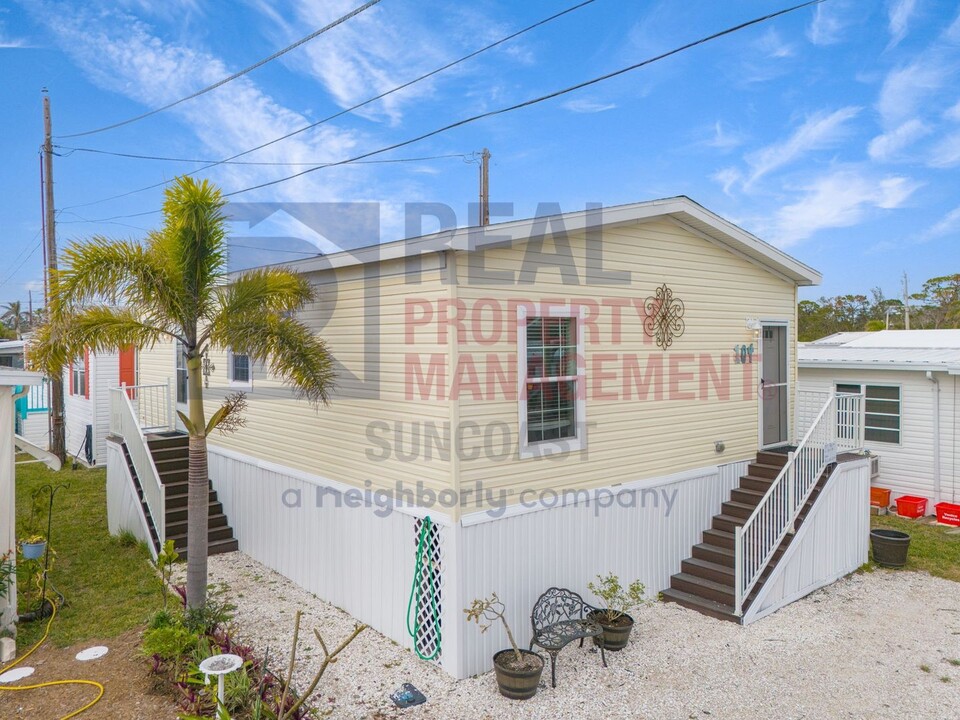 104 1st Ave in Venice, FL - Building Photo