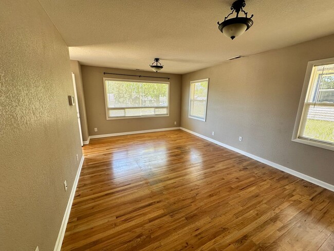 1829 Wiard St in Klamath Falls, OR - Building Photo - Building Photo