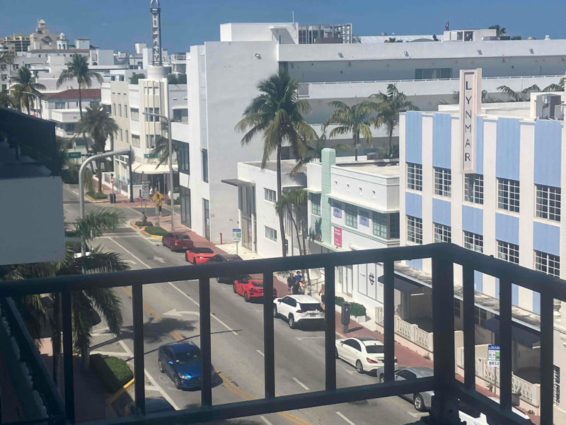 720 Collins Ave in Miami Beach, FL - Building Photo