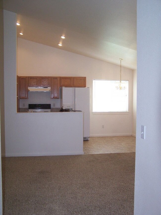 891 NE Hidden Valley Dr in Bend, OR - Building Photo - Building Photo
