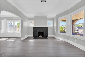 8341 Garfield Blvd in Garfield Heights, OH - Building Photo - Building Photo