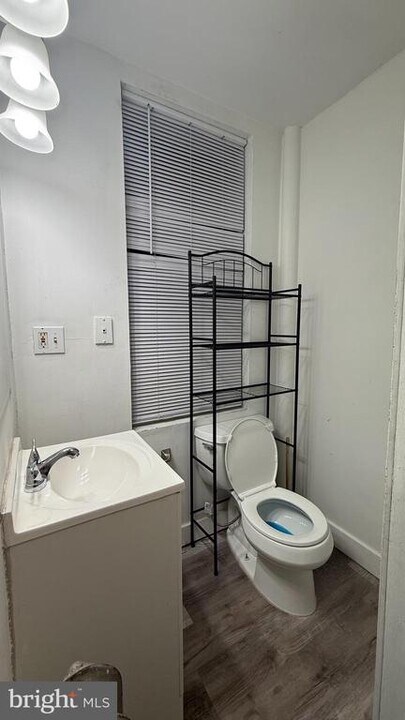 2353 E Somerset St in Philadelphia, PA - Building Photo