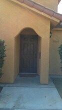 2040 Glenwood Rd in Glendale, CA - Building Photo - Building Photo