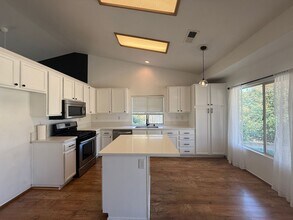 42472 Plains Dr in Lancaster, CA - Building Photo - Building Photo