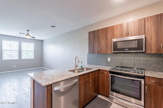 2334 E Huntington Dr in Phoenix, AZ - Building Photo - Building Photo